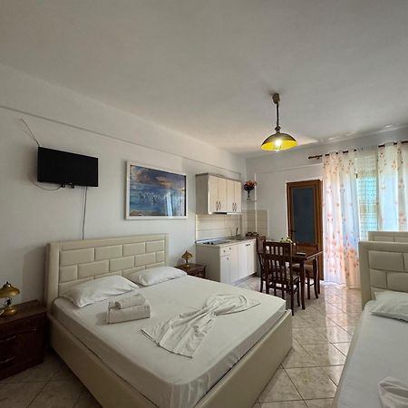 Vila Hergi Sarandë Exterior foto