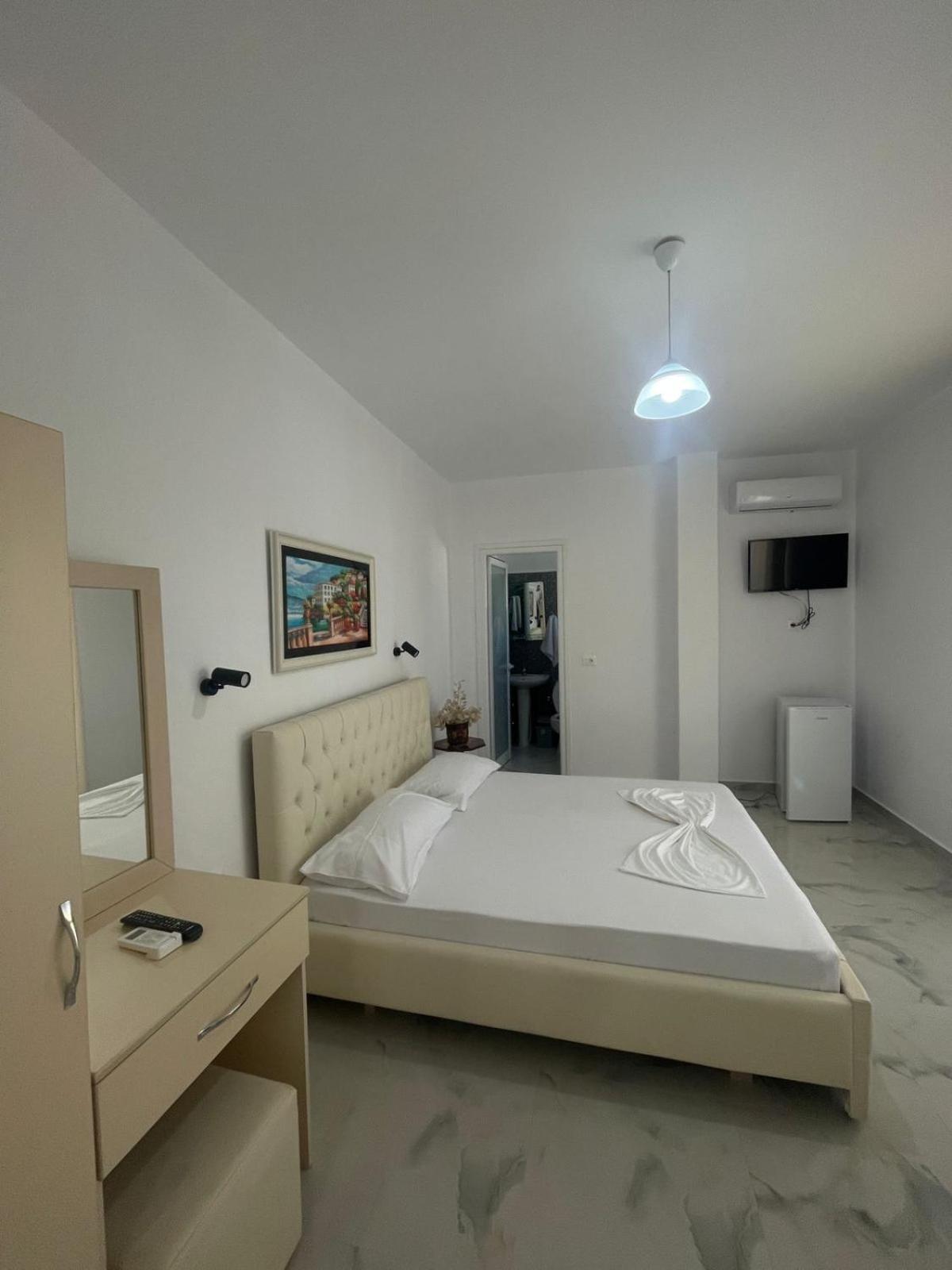 Vila Hergi Sarandë Exterior foto