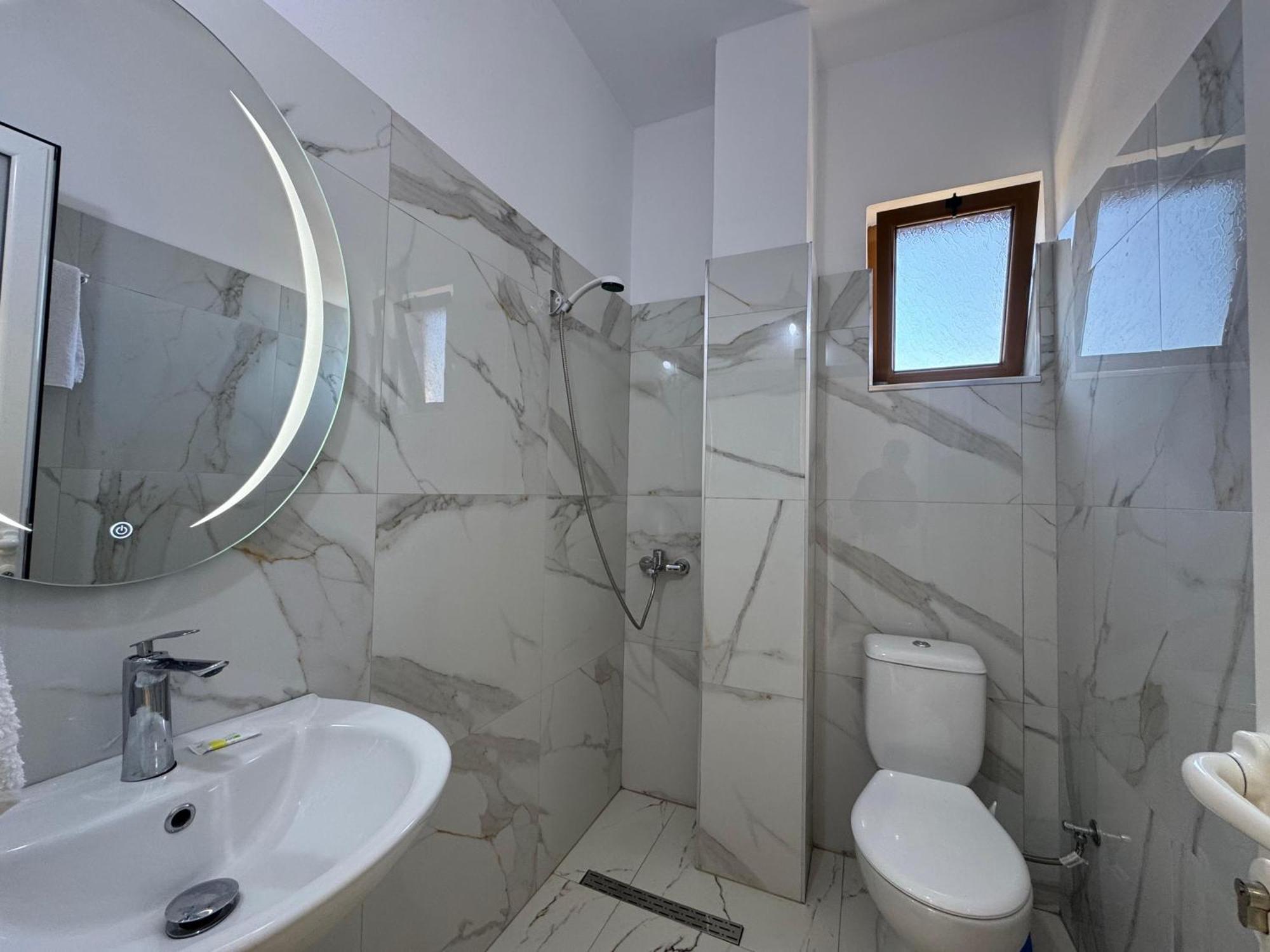 Vila Hergi Sarandë Exterior foto