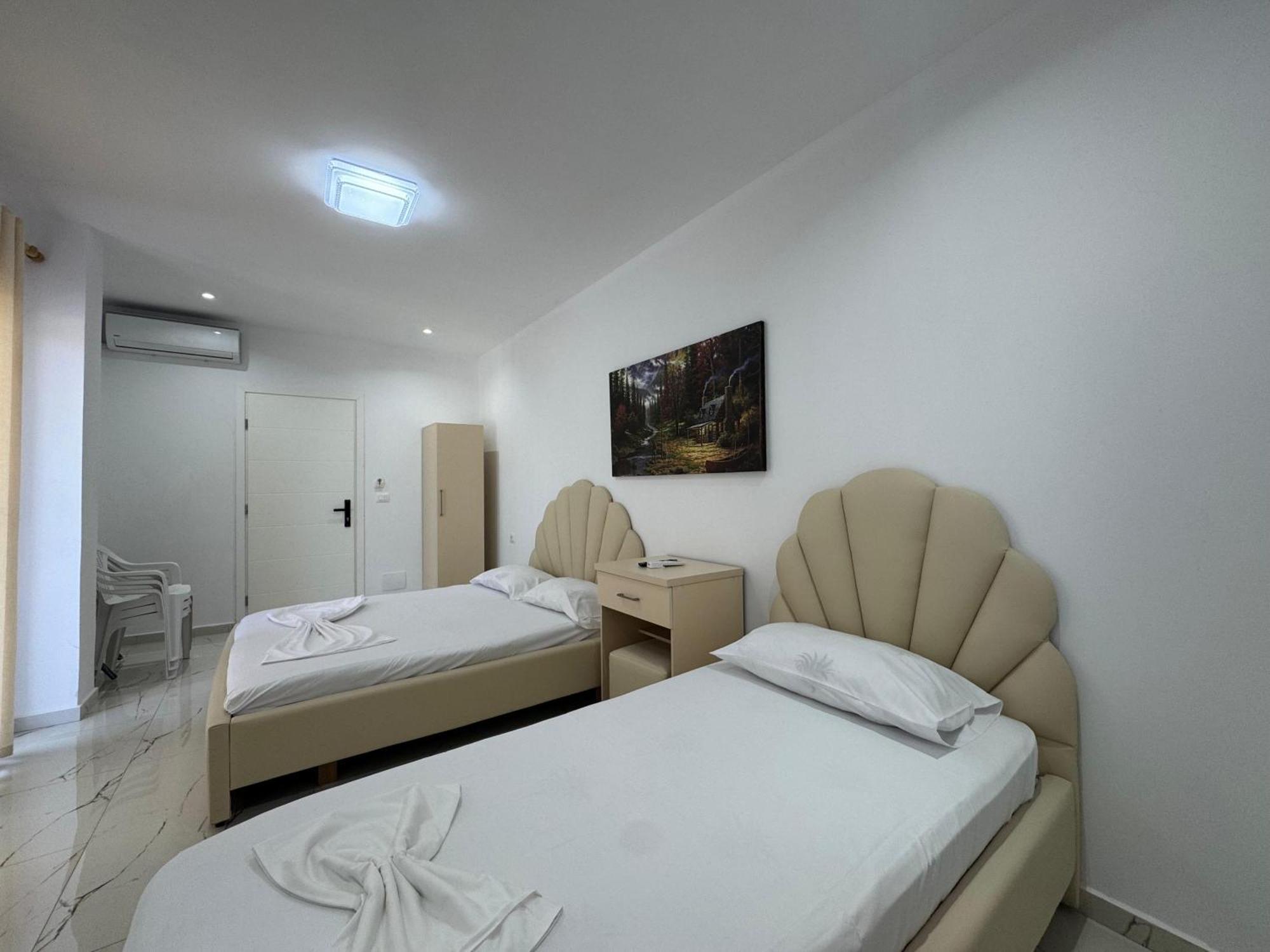 Vila Hergi Sarandë Exterior foto
