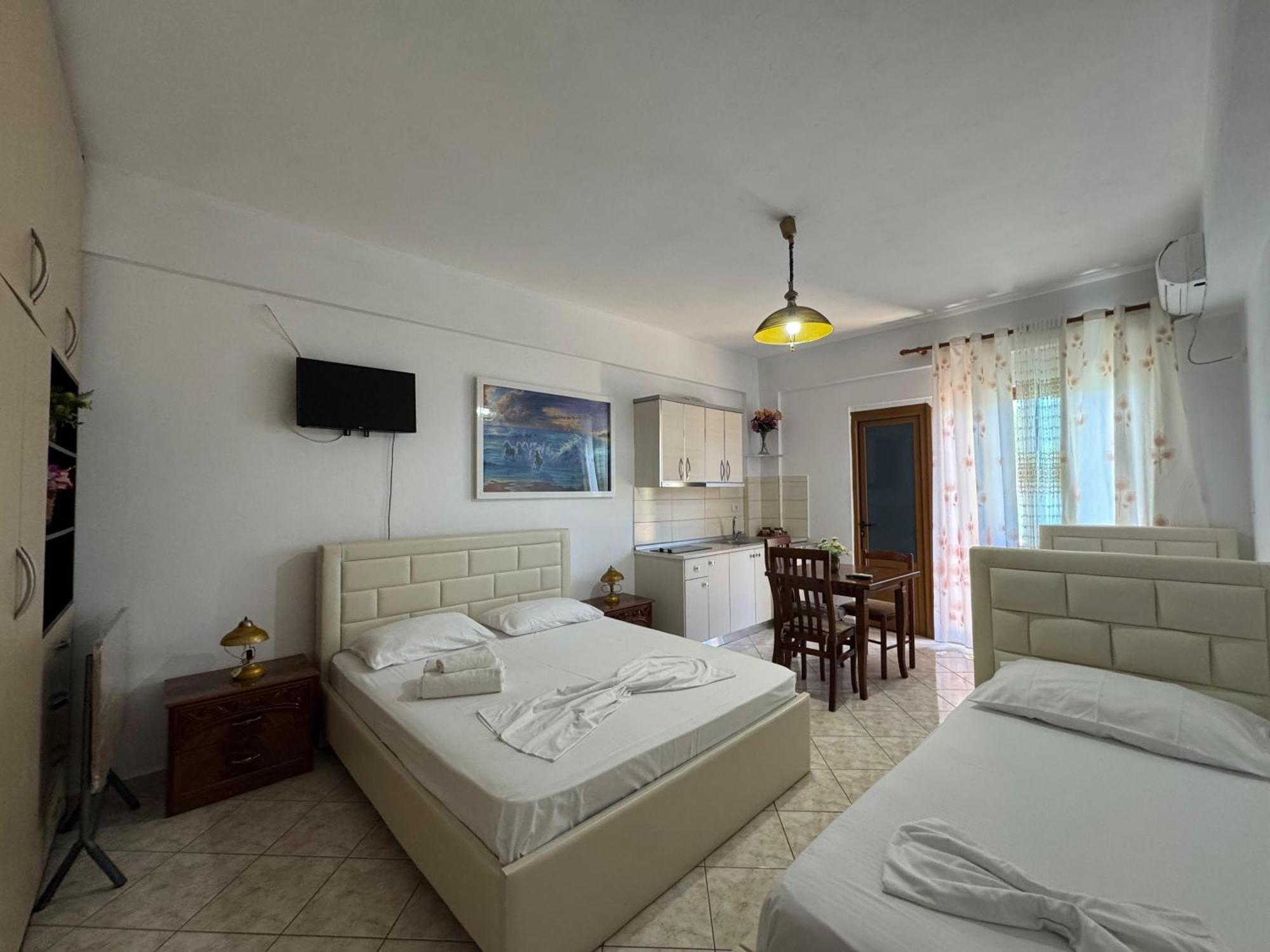 Vila Hergi Sarandë Exterior foto