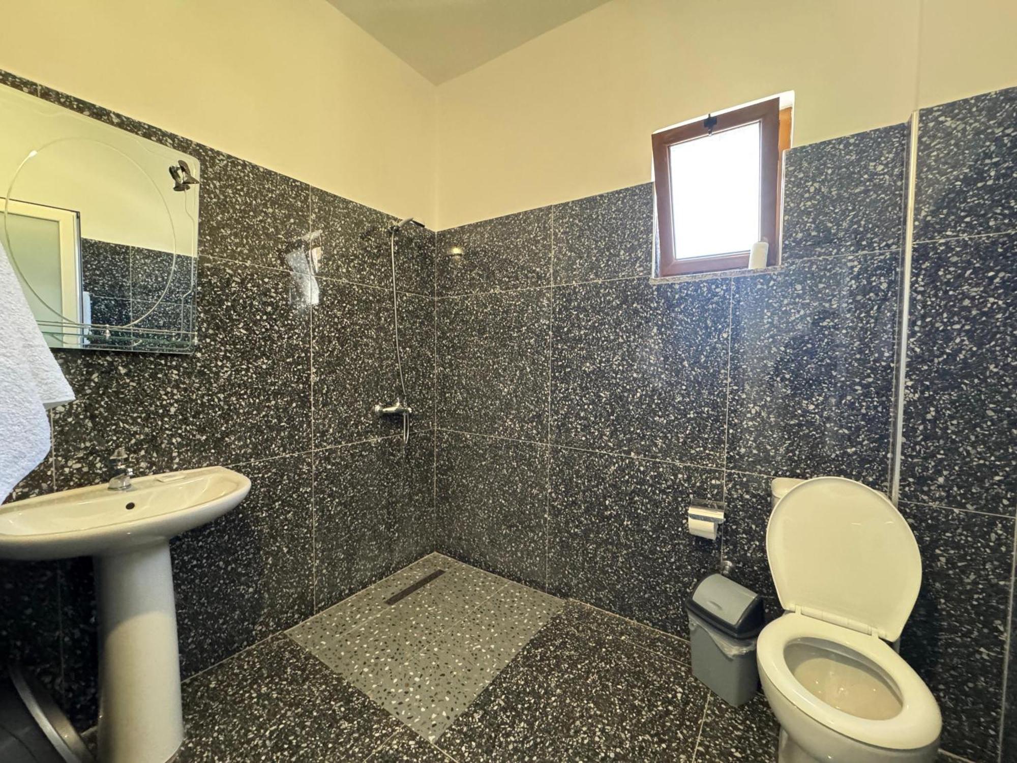 Vila Hergi Sarandë Exterior foto